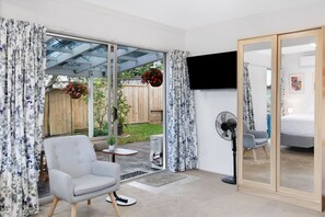 1 soverom, skrivebord, strykejern/-brett og wi-fi (inkludert)