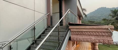 A modern building with a staircase leading to an entrance.