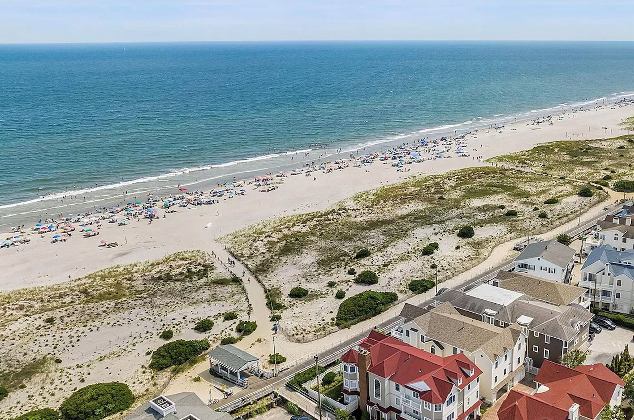 Boardwalk and beach front - amazing views - elevator