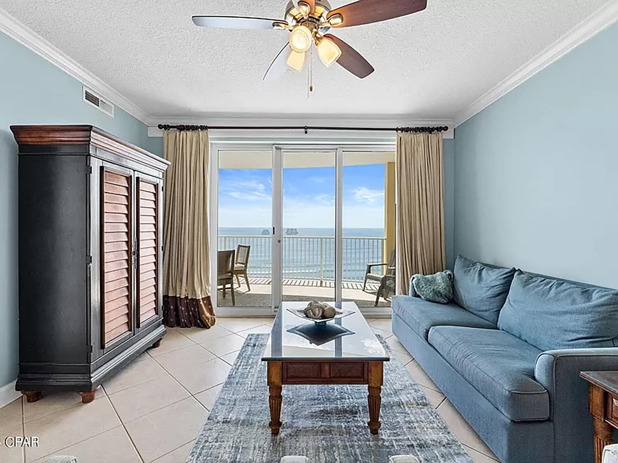 Appartement, 1 kingsize bed met slaapbank (Emerald Isle 1504) | Woonruimte | Televisie