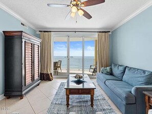 Apartment, 1 King-Bett und Schlafsofa (Emerald Isle 1504) | Wohnbereich