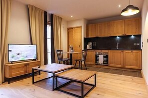 Interior - Wifi, 200m from resort center, swimming pool, sauna, hammam, terrace, balcony, tv, ski locker (Combloux)