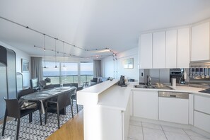 Apartment | Private kitchen | Electric kettle, toaster - Apartment With two Terraces and sea View (Middelkerke)