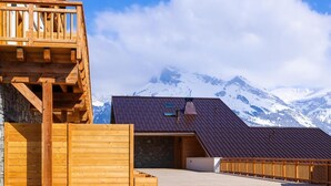 Property grounds - Wifi, 200m from resort center, view mountain, swimming pool, sauna, hammam, terrace, balcony, tv (Combloux)