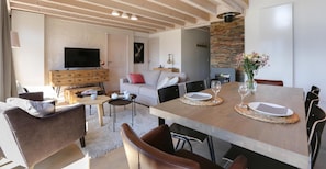 Living area - Wifi, view mountain, sauna, terrace, balcony, parking, tv, ski locker, 80-100m², La Rosière (La Rosière Montvalezan)