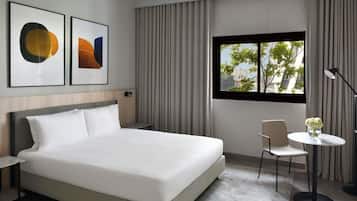 Business Studio, 1 Double Bed | Hypo-allergenic bedding, memory-foam beds, in-room safe