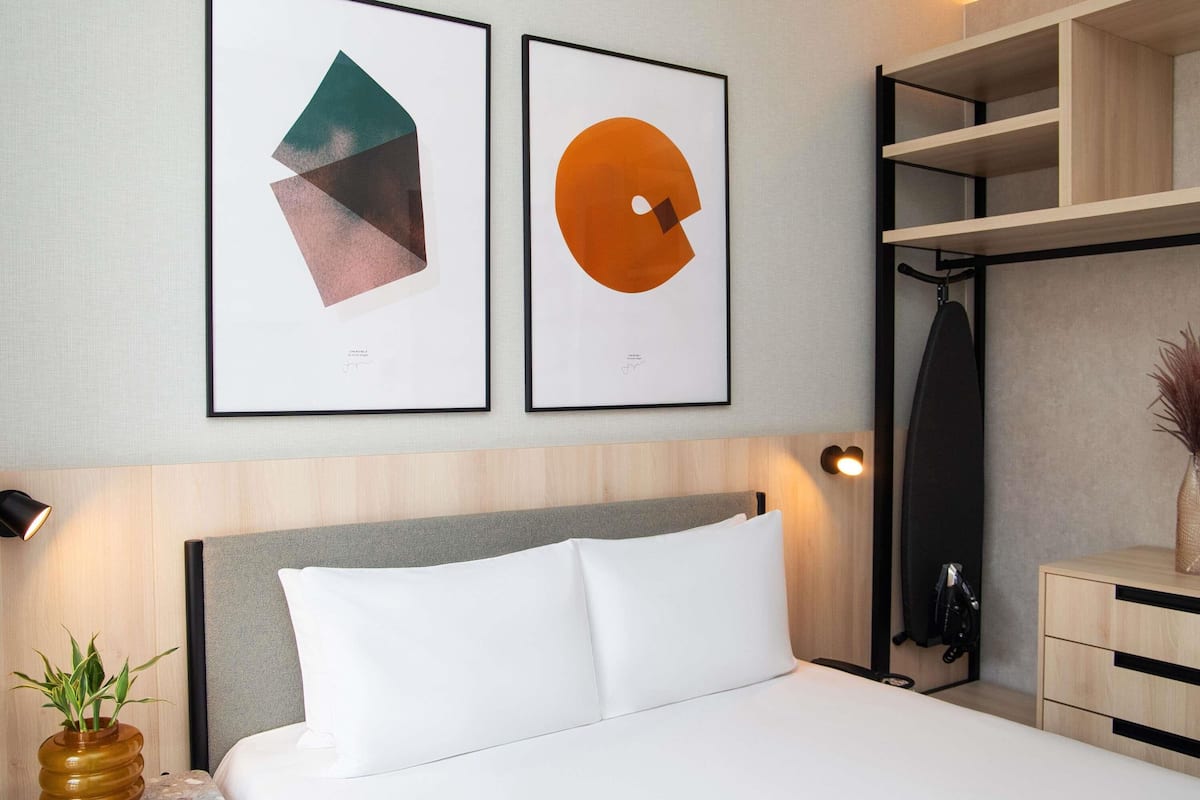Hypo-allergenic bedding, memory foam beds, in-room safe