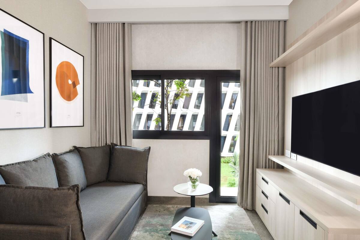 Business Apartment, 2 Bedrooms | Peralatan tempat tidur hipoalergenik, busa memori