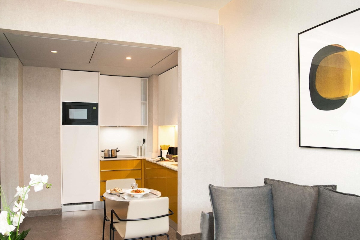 Business Apartment, 1 Bedroom | Hypo-allergenic bedding, memory foam beds, in-room safe