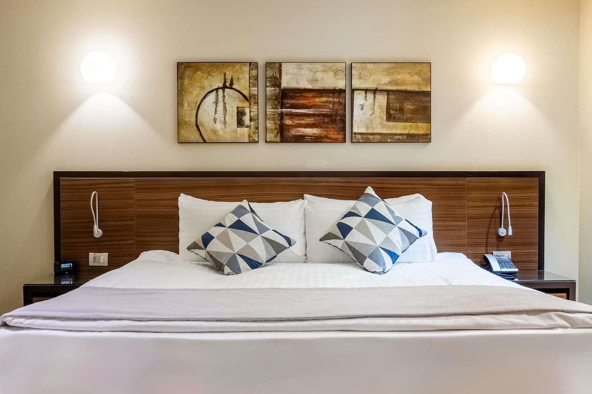Ropa de cama de alta calidad y minibar