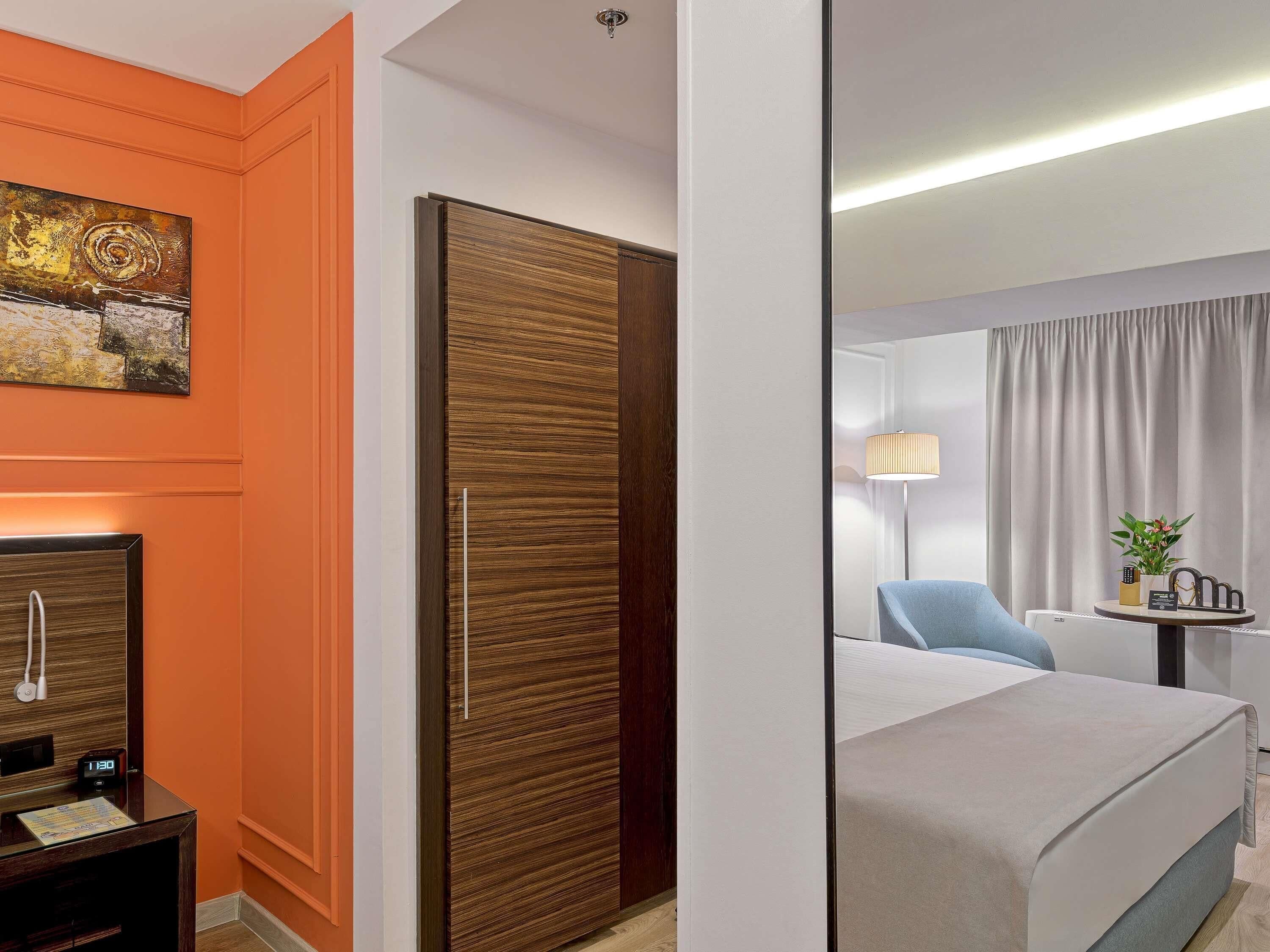 Ropa de cama de alta calidad y minibar 