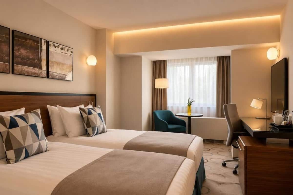 Standard Room, 2 Twin Beds | Premium bedding, minibar, in-room safe, soundproofing