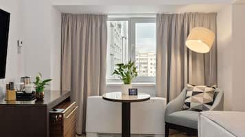 Minibar, caja fuerte, sistema de insonorización