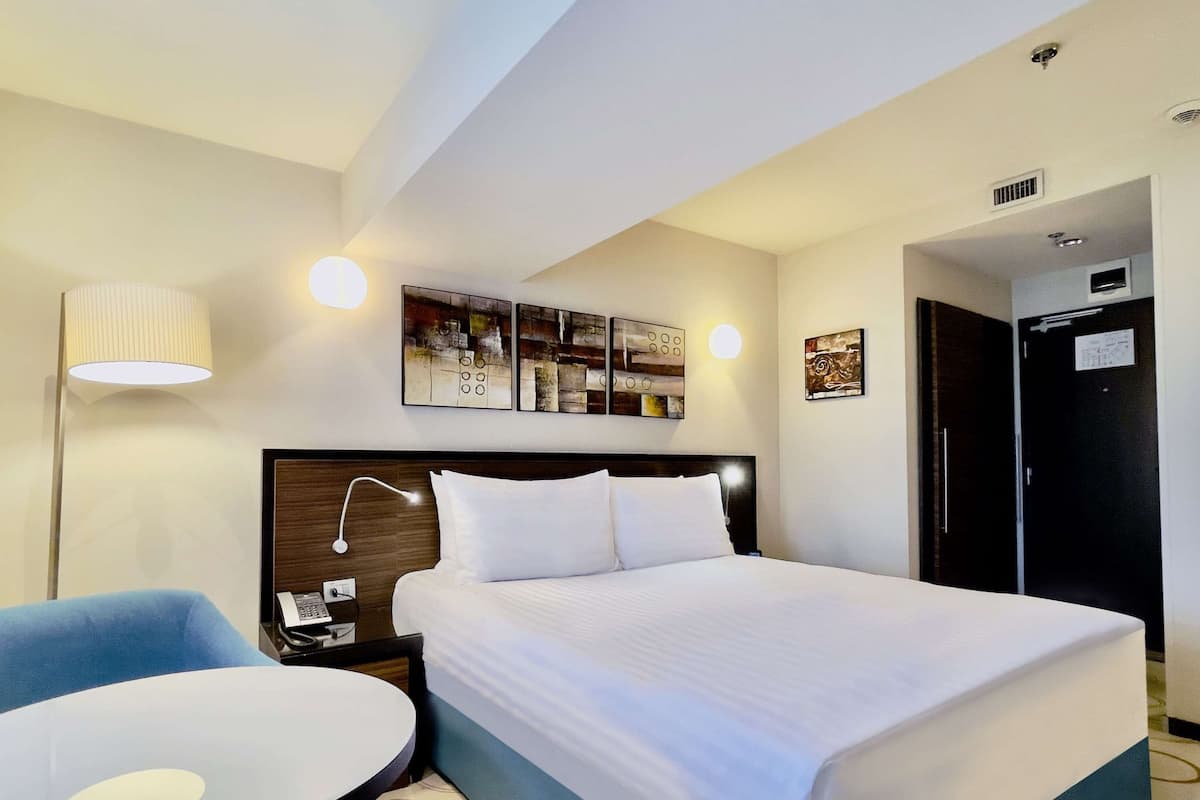 Ropa de cama de alta calidad y minibar