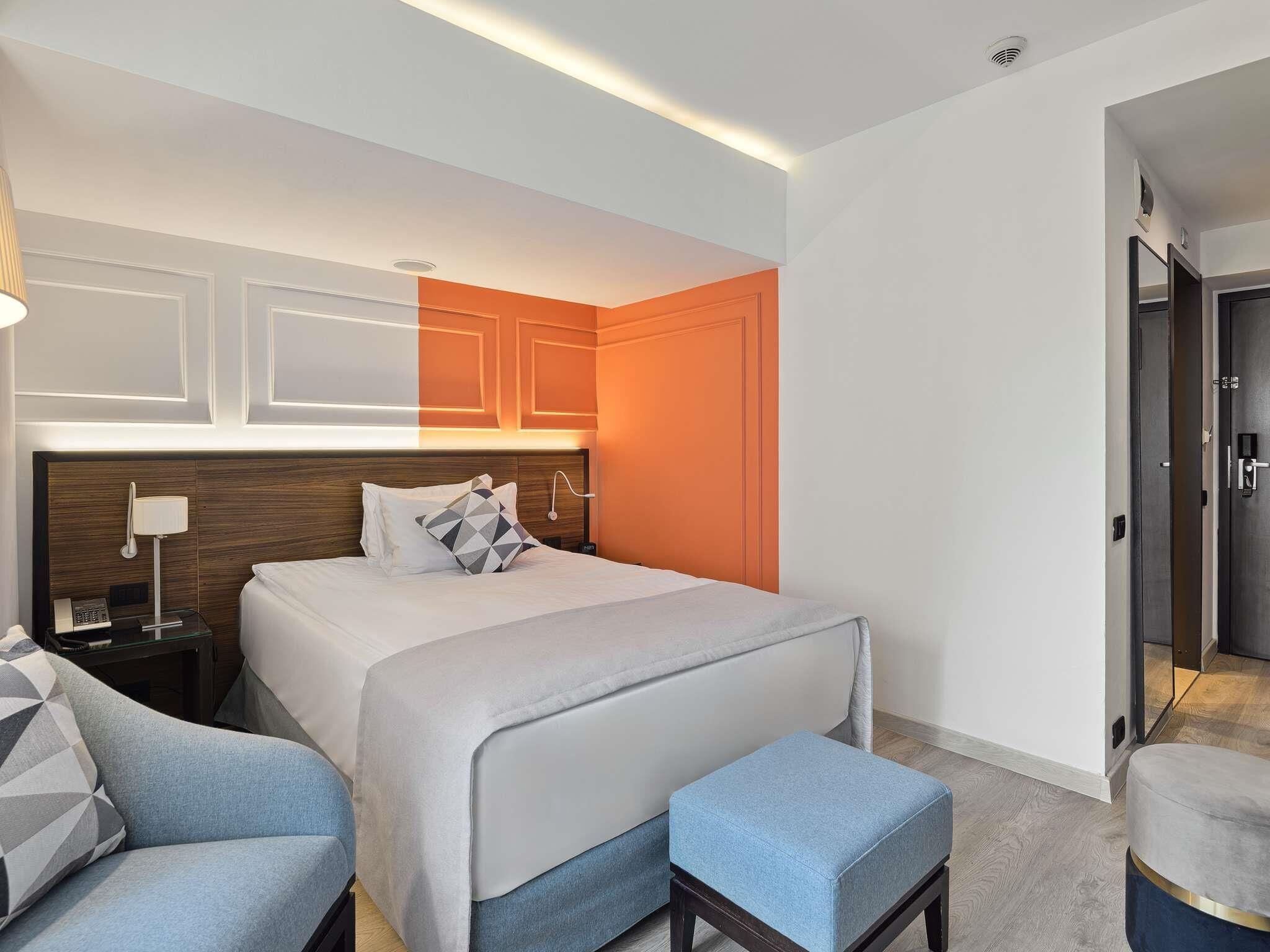 Premium bedding, minibar, in-room safe, soundproofing