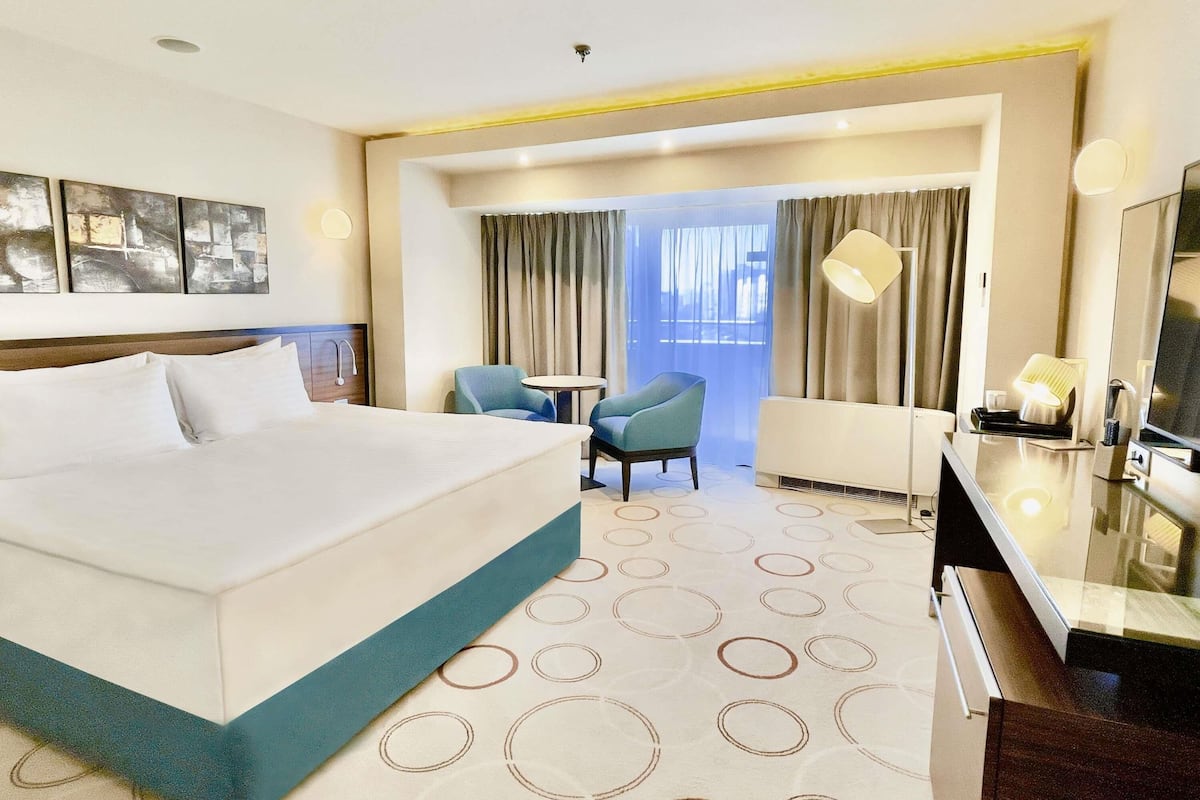 Superior Room, 1 Katil Ratu (Queen), Balcony | Bar mini, peti besi dalam bilik, kalis bunyi, seterika/papan seterika