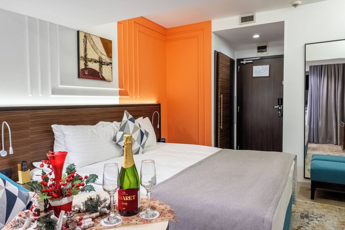 Standard Room, 1 King Bed