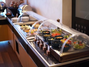 Daily continental breakfast (RON 100 per person) - Bucharest Unirii Square - Handwritten Collection (Bucharest)