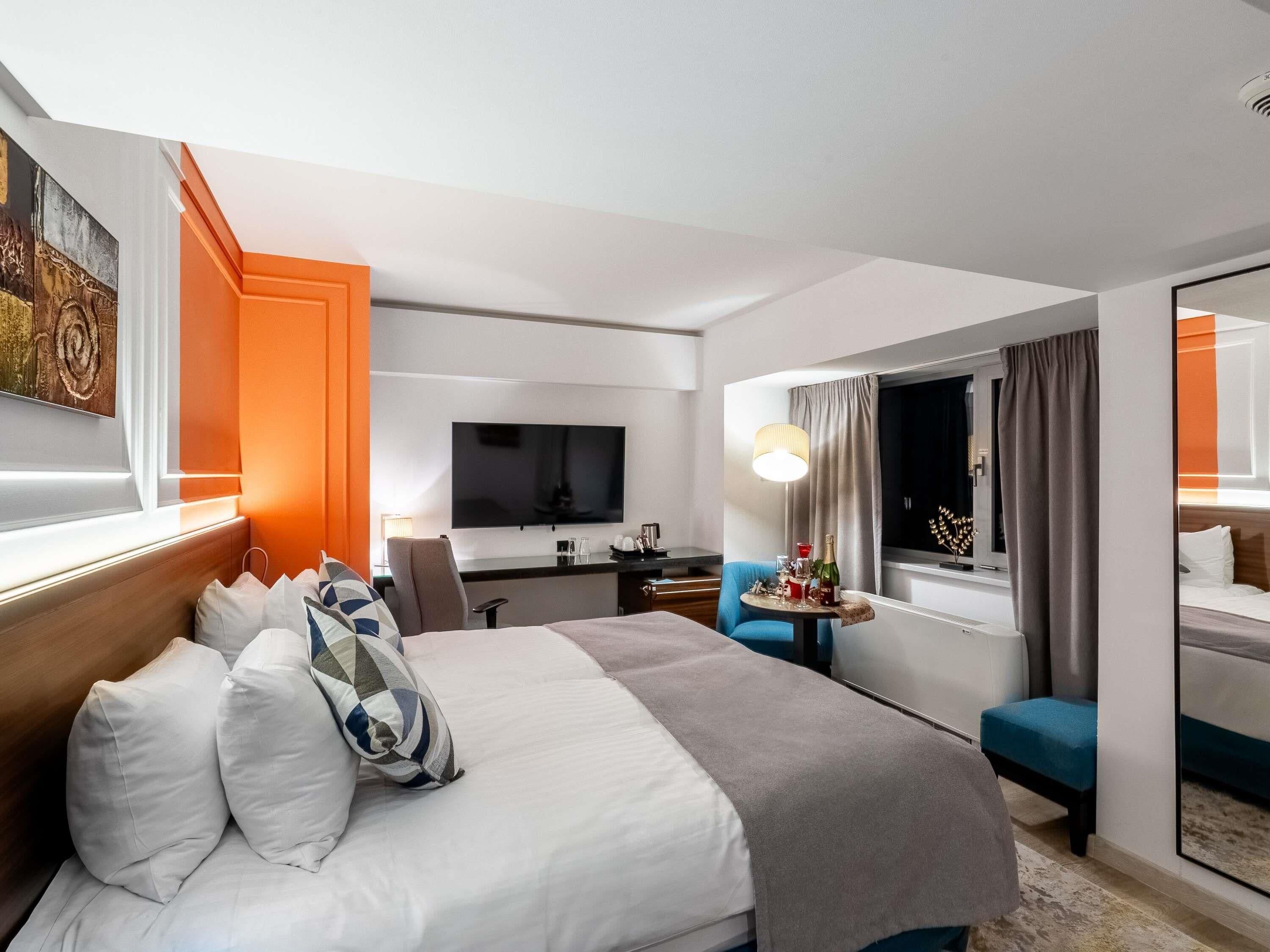 行政客房, 1 张大床 | 高档床上用品、迷你吧、客房内保险箱、隔音