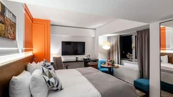 Executive Room, 1 Queen Bed | Minibar, in-room safe, soundproofing, iron/ironing board