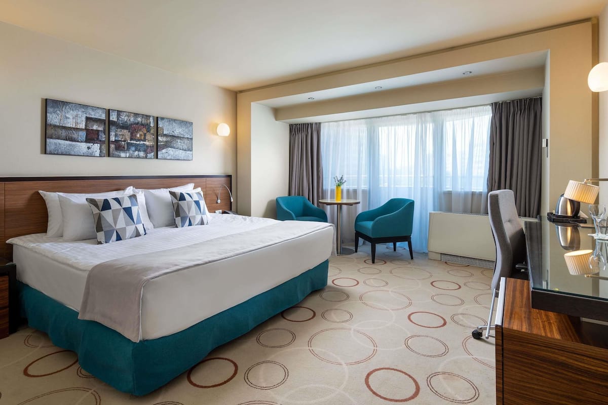 Ropa de cama de alta calidad y minibar