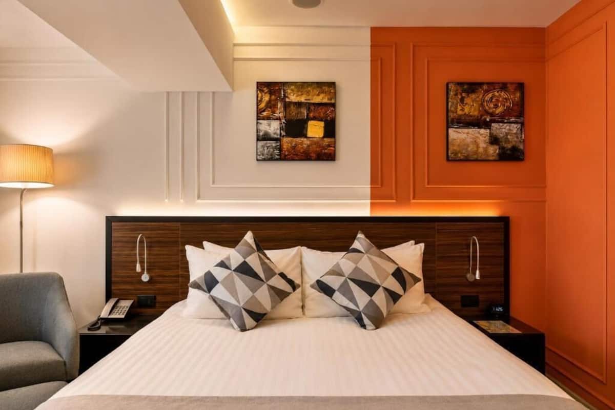 Premium bedding, minibar, in-room safe, soundproofing