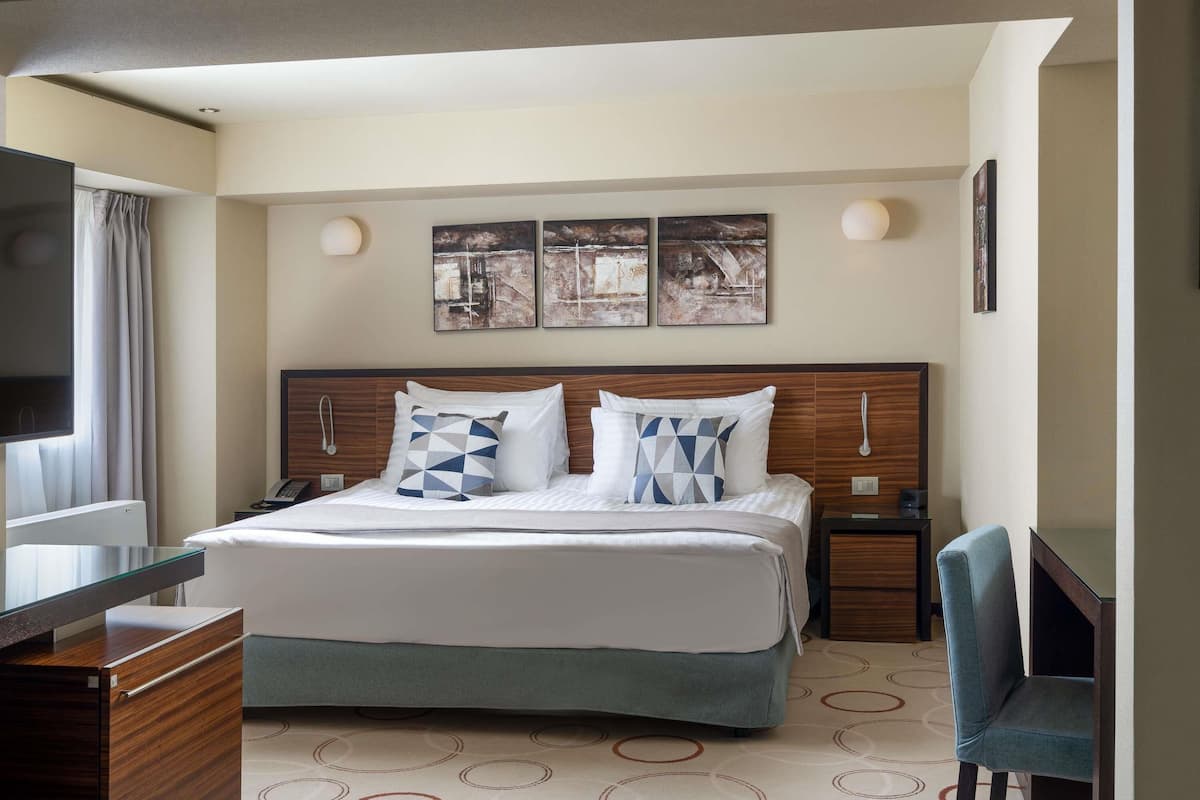 Ropa de cama de alta calidad y minibar