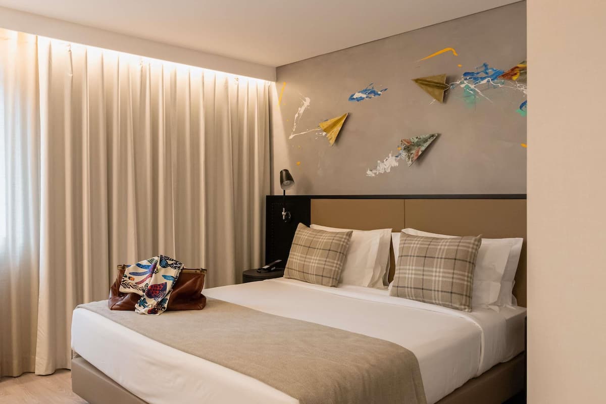 Standard Room | Premium bedding, minibar, in-room safe, desk