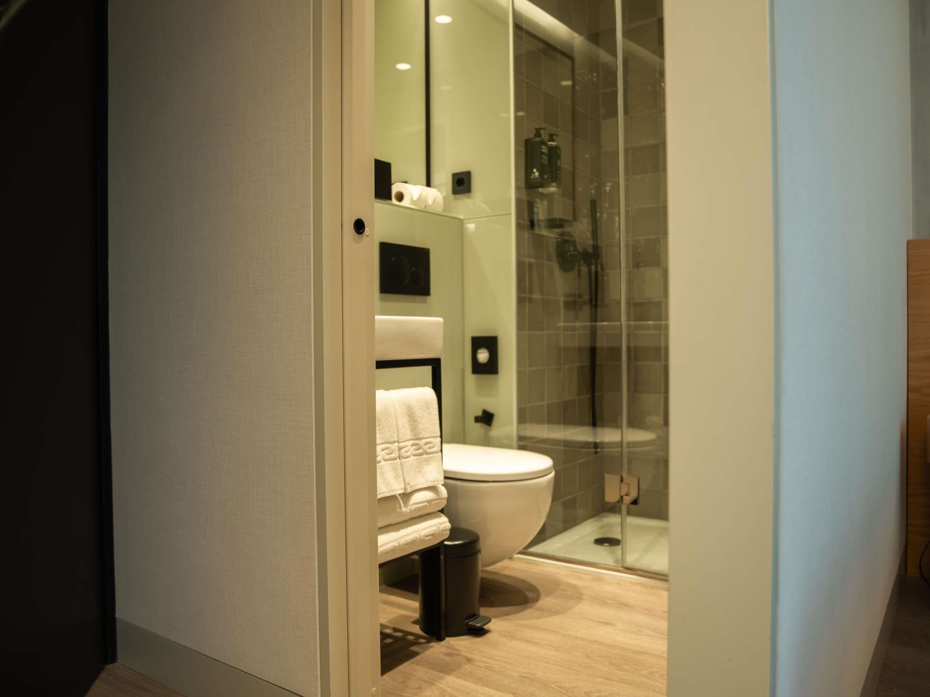 Superior Room, 2 Twin Beds | Premium bedding, minibar, in-room safe, desk
