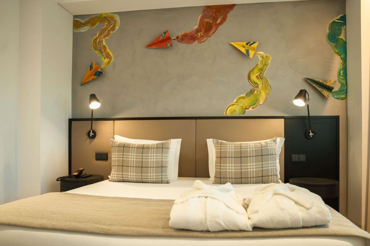 Suite de lujo, 1 cama de matrimonio grande | Ropa de cama de alta calidad, minibar, caja fuerte y escritorio