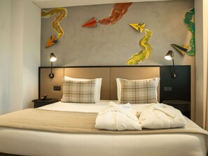 Luxury Suite, 1 King Bed | Premium bedding, minibar, in-room safe, desk - ibis Styles Lisboa Aeroporto (Loures)