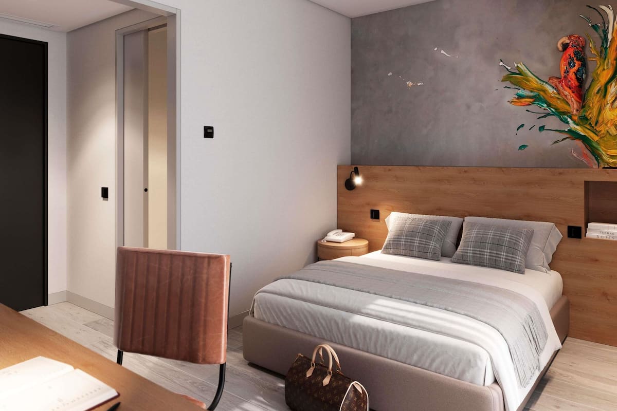 Premium bedding, minibar, in-room safe, desk