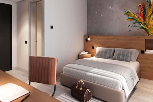 Premium bedding, minibar, in-room safe, desk