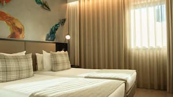 Kamar Superior, 2 Tempat Tidur Twin | Seprai premium, minibar, brankas, dan meja kerja