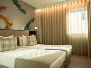 Habitación superior, 2 camas individuales | Ropa de cama de alta calidad, minibar, caja fuerte y escritorio