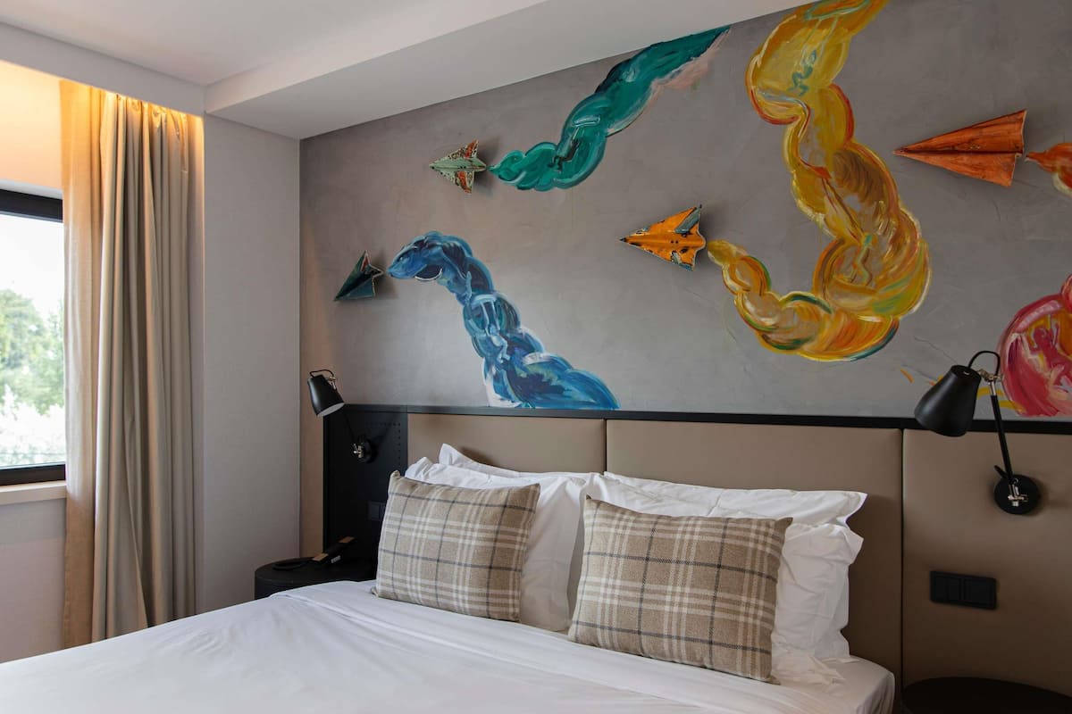 Luxury Suite, 1 King Bed | Premium bedding, minibar, in-room safe, desk