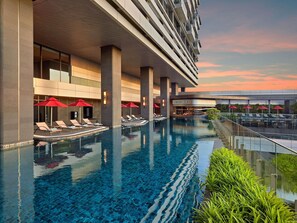 Minibar, pengeskab på værelset, skrivebord