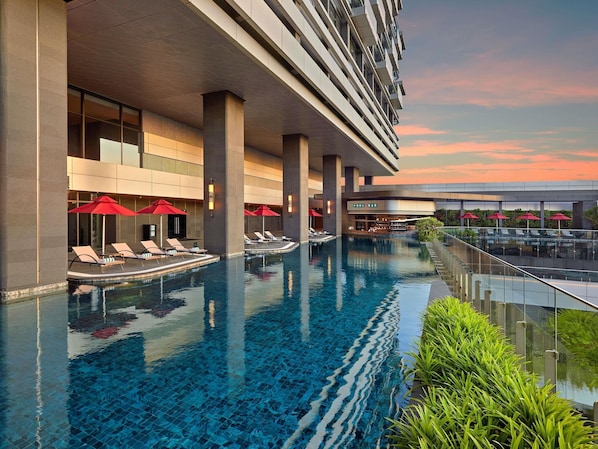 Minibar, coffres-forts dans les chambres, bureau