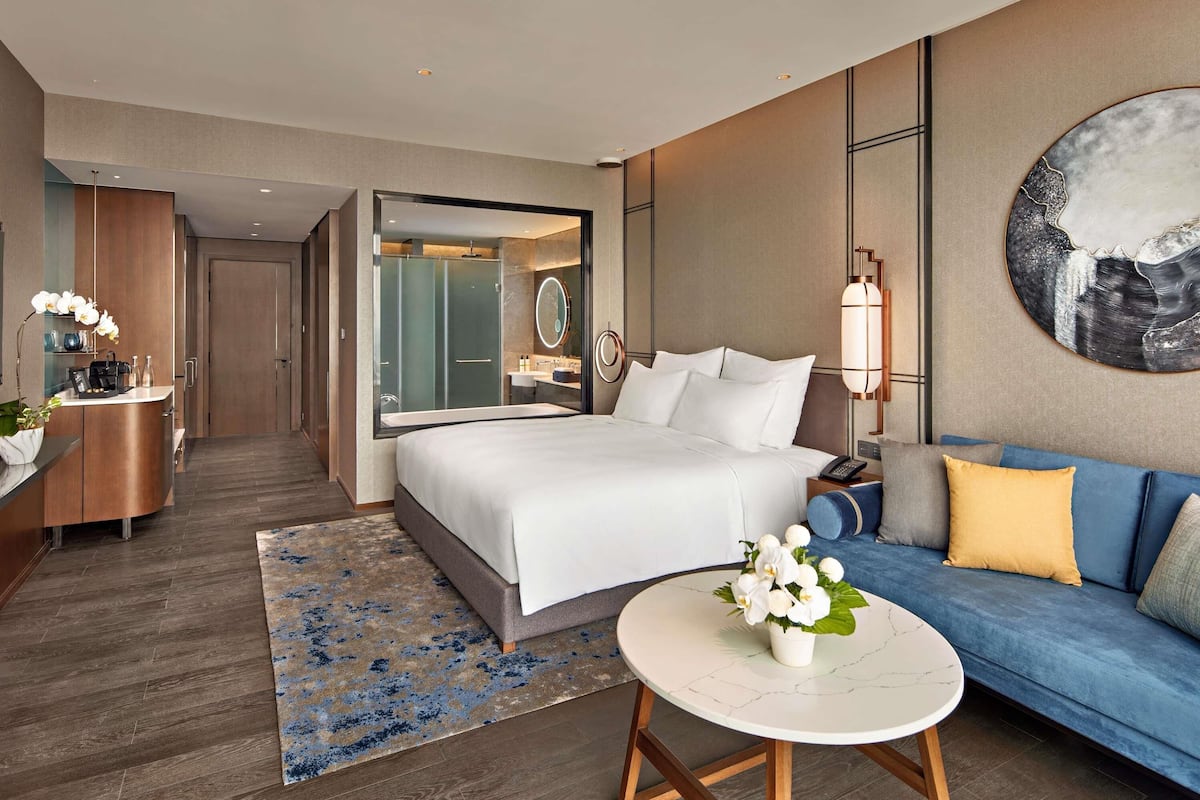 Minibar, coffre-fort, bureau