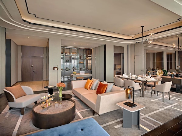 Minibar, in-room safe, desk, laptop workspace - Pullman Hai Phong Grand Hotel (Hai Phong)