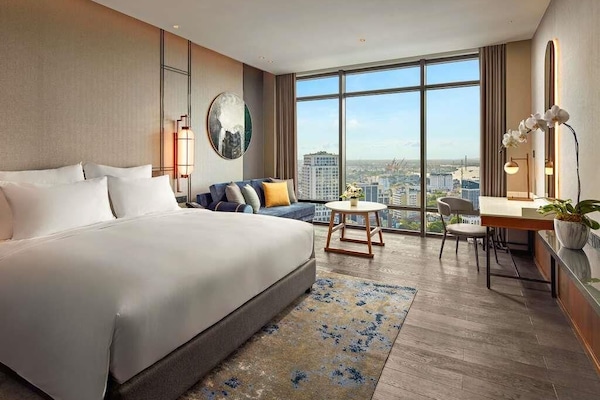 Superior Room, 1 King Bed | Minibar, in-room safe, desk, laptop workspace