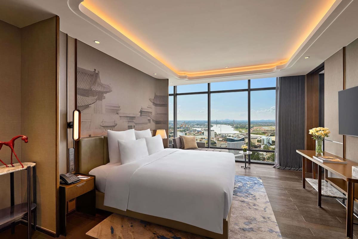 Suite Deluxe, 1 cama matrimonial, con acceso al salón lounge del club | Minibar, caja de seguridad en la habitación y escritorio