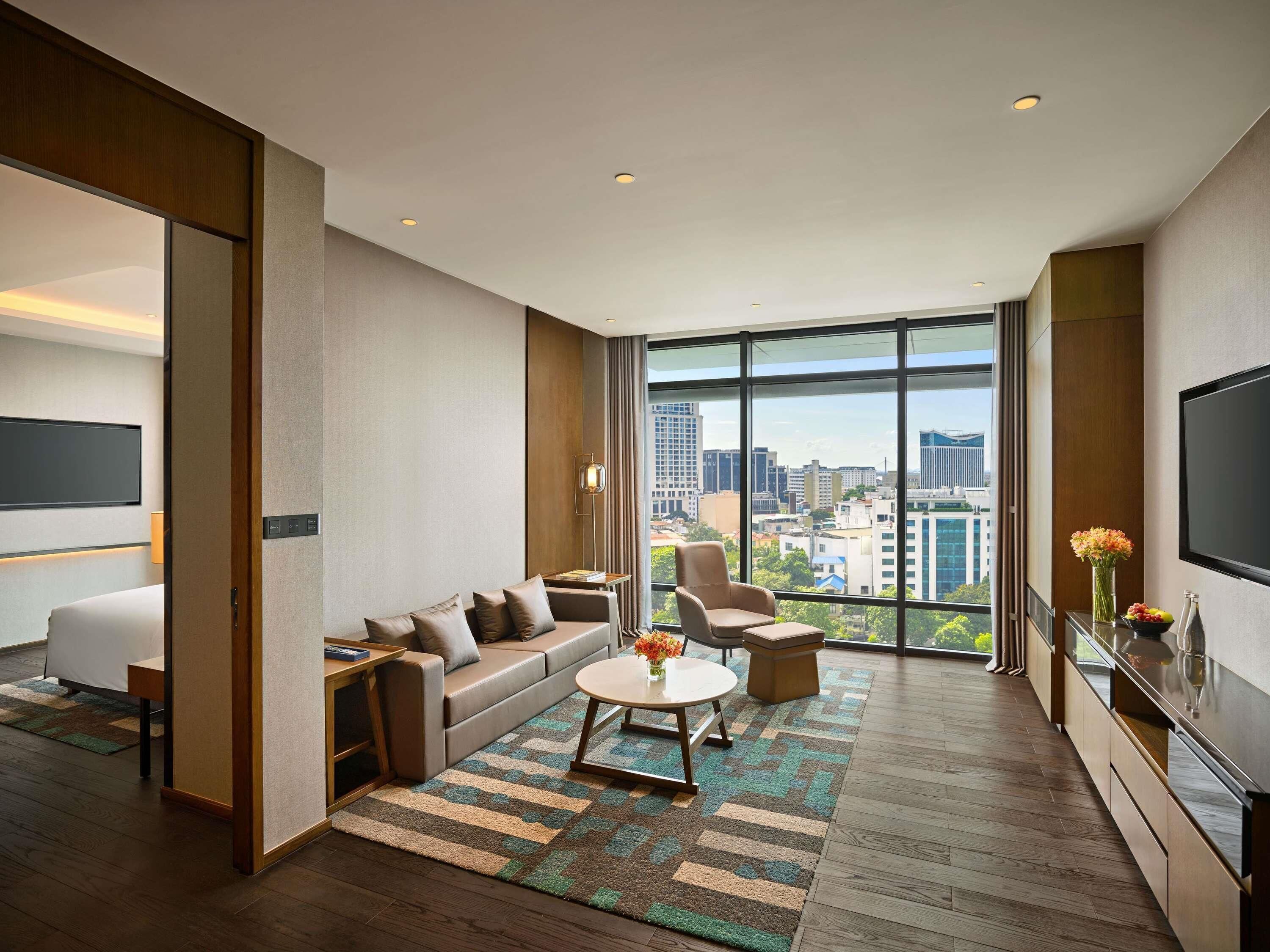 Apartment, 1 Double Bed | Minibar, in-room safe, desk, laptop workspace