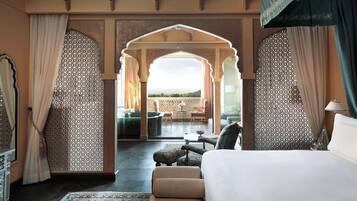 Ropa de cama de alta calidad, colchones con efecto memoria y minibar