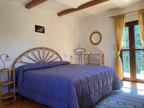 4 bedrooms, desk, iron/ironing board, free WiFi