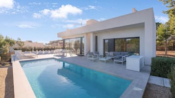 Villa | Pool | Indoor pool, outdoor pool