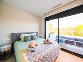 4 habitaciones, muebles diferentes y ropa de cama 