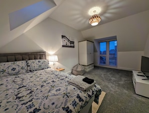 4 bedrooms, free WiFi, bed sheets