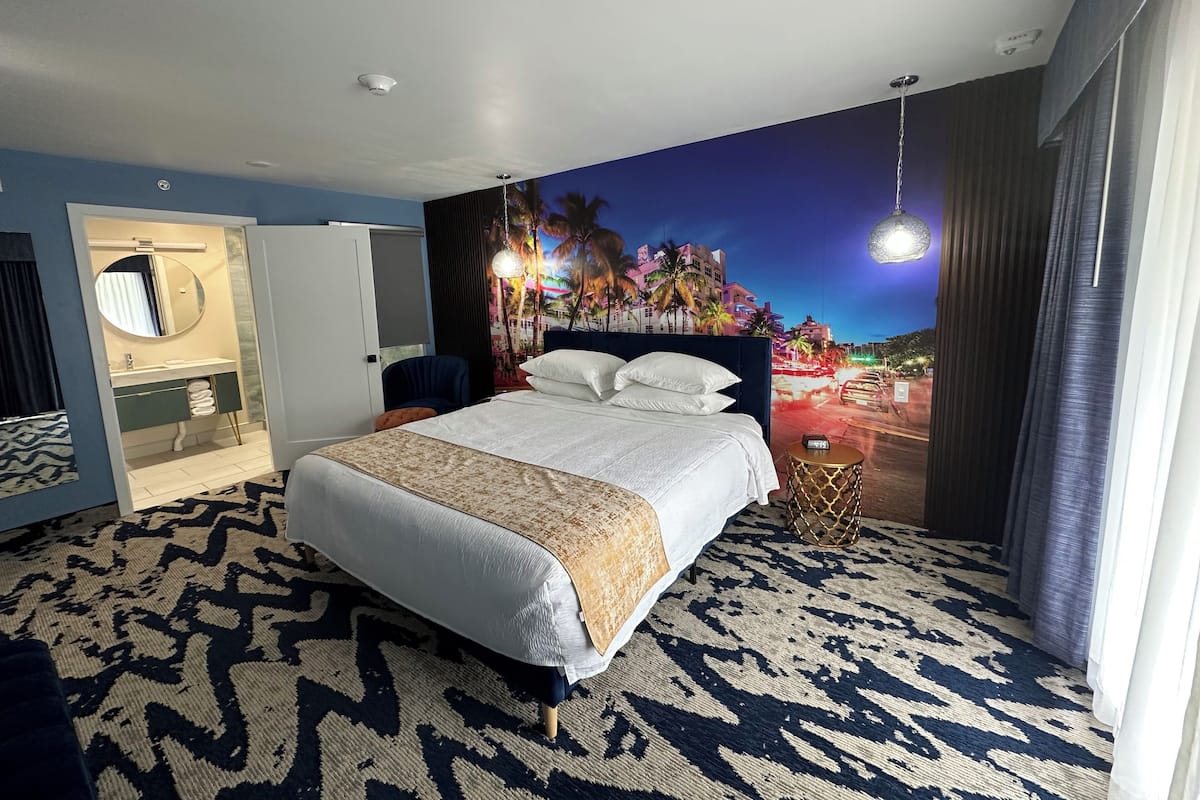 Suite | 1 bedroom, down comforters, blackout drapes, iron/ironing board
