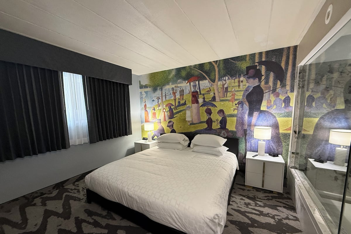 Deluxe Room | 1 bedroom, down comforters, blackout drapes, iron/ironing board